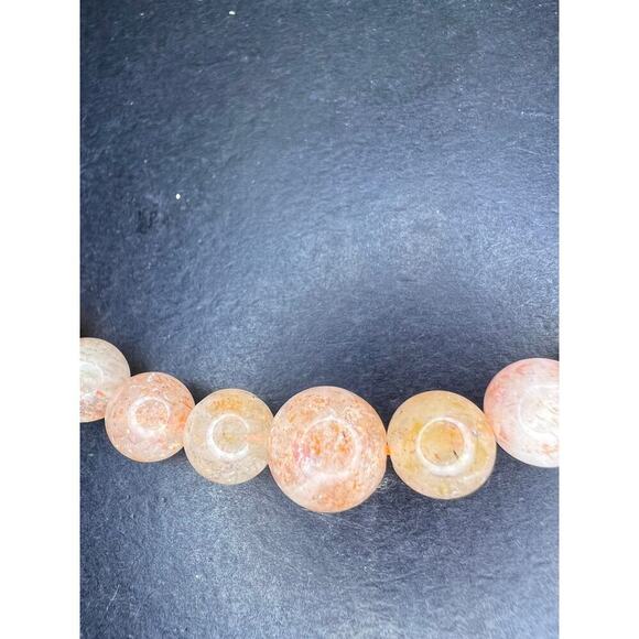 Sunstone graduated bead necklace 18 inches with sterling clasp - Picture 6 of 9